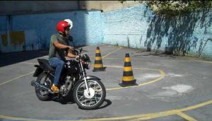 Tirando carteira de moto, em Curitiba - PR